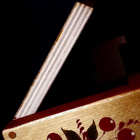 Vintage!! Hand Painted Wooden Trinket Box with Lid - Lid on with Wood Dowels. - Picture 10 of 11